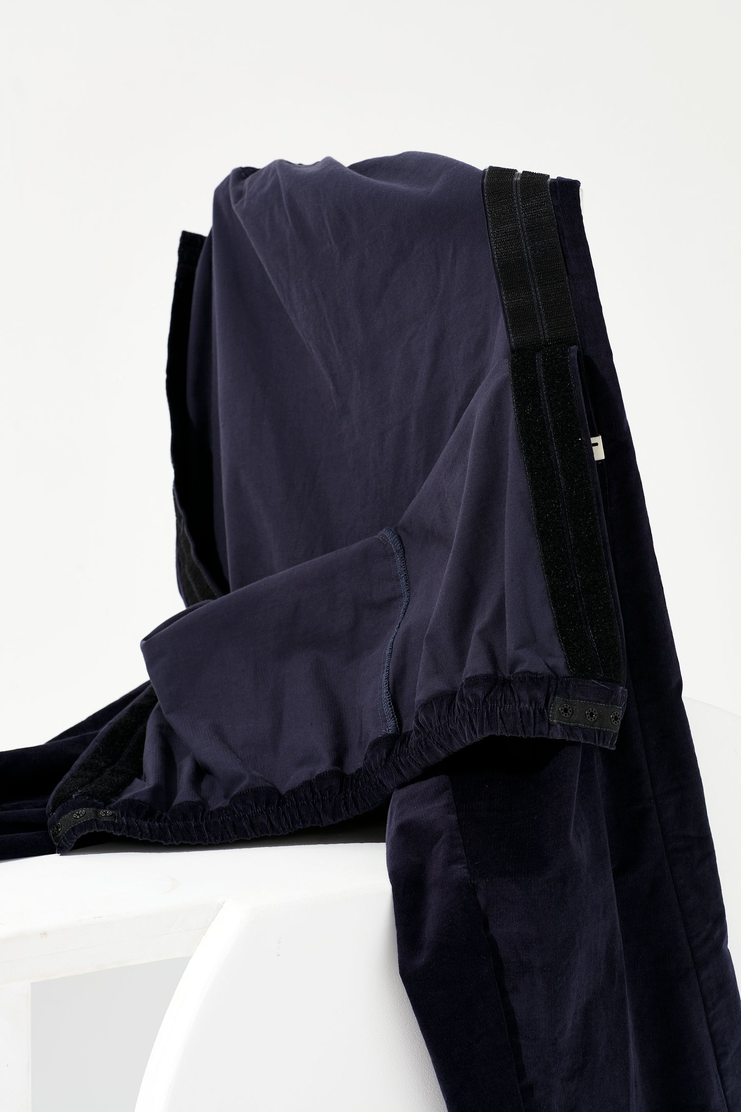 Pantalón adaptado de pana: ABERTURAS LATERALES