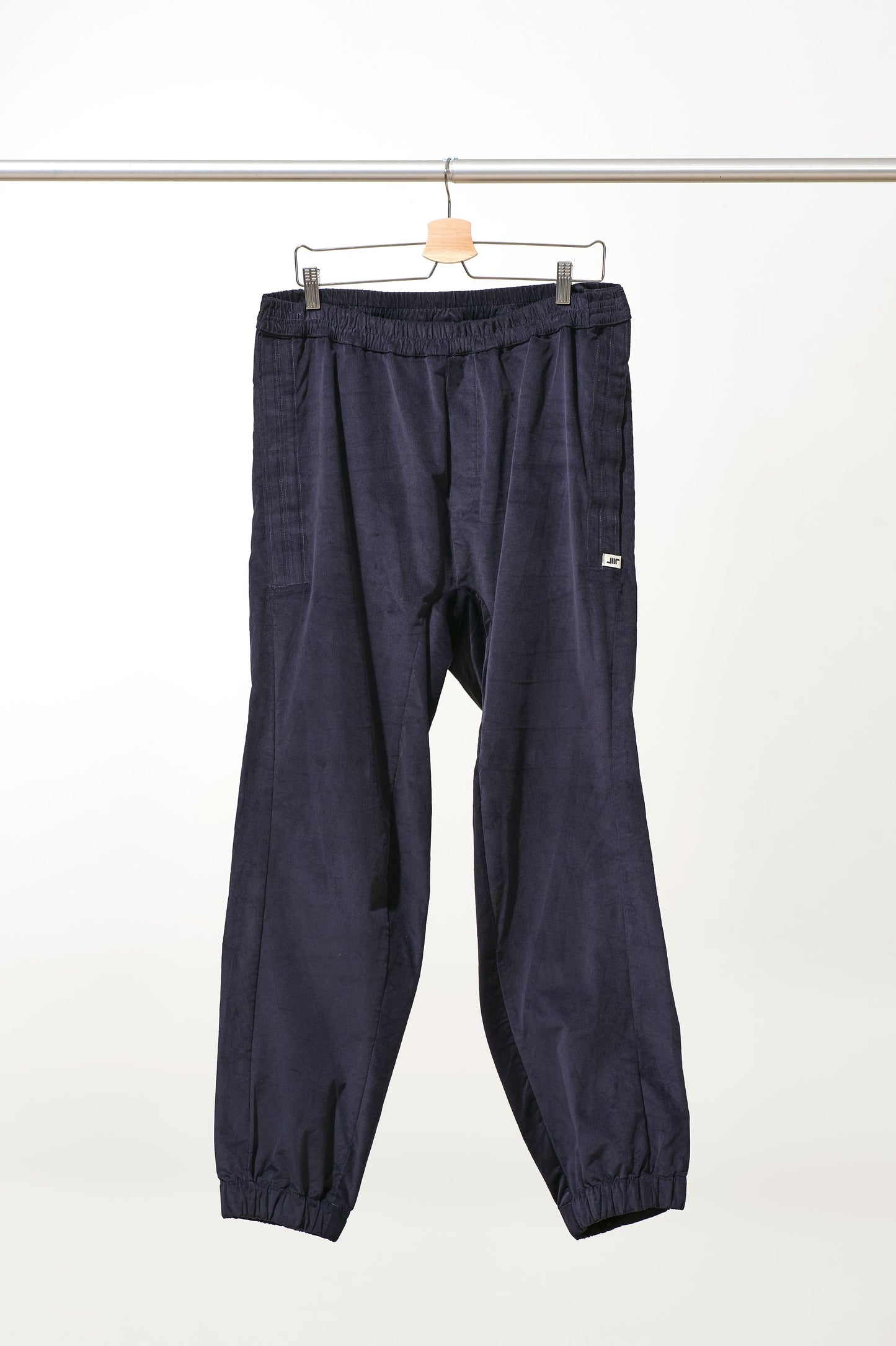 Pantalón adaptado de pana: ABERTURAS LATERALES