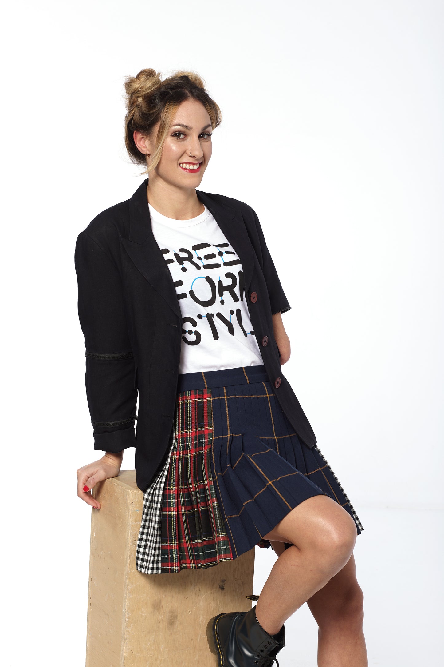 Camiseta Unisex FREE FORM STYLE LOGO