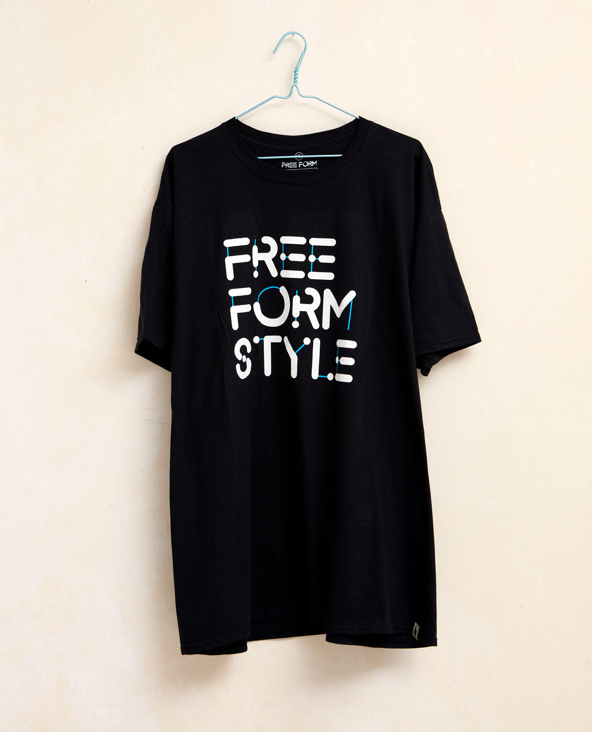 Camiseta hombre FREE FORM STYLE LOGO Black Edition