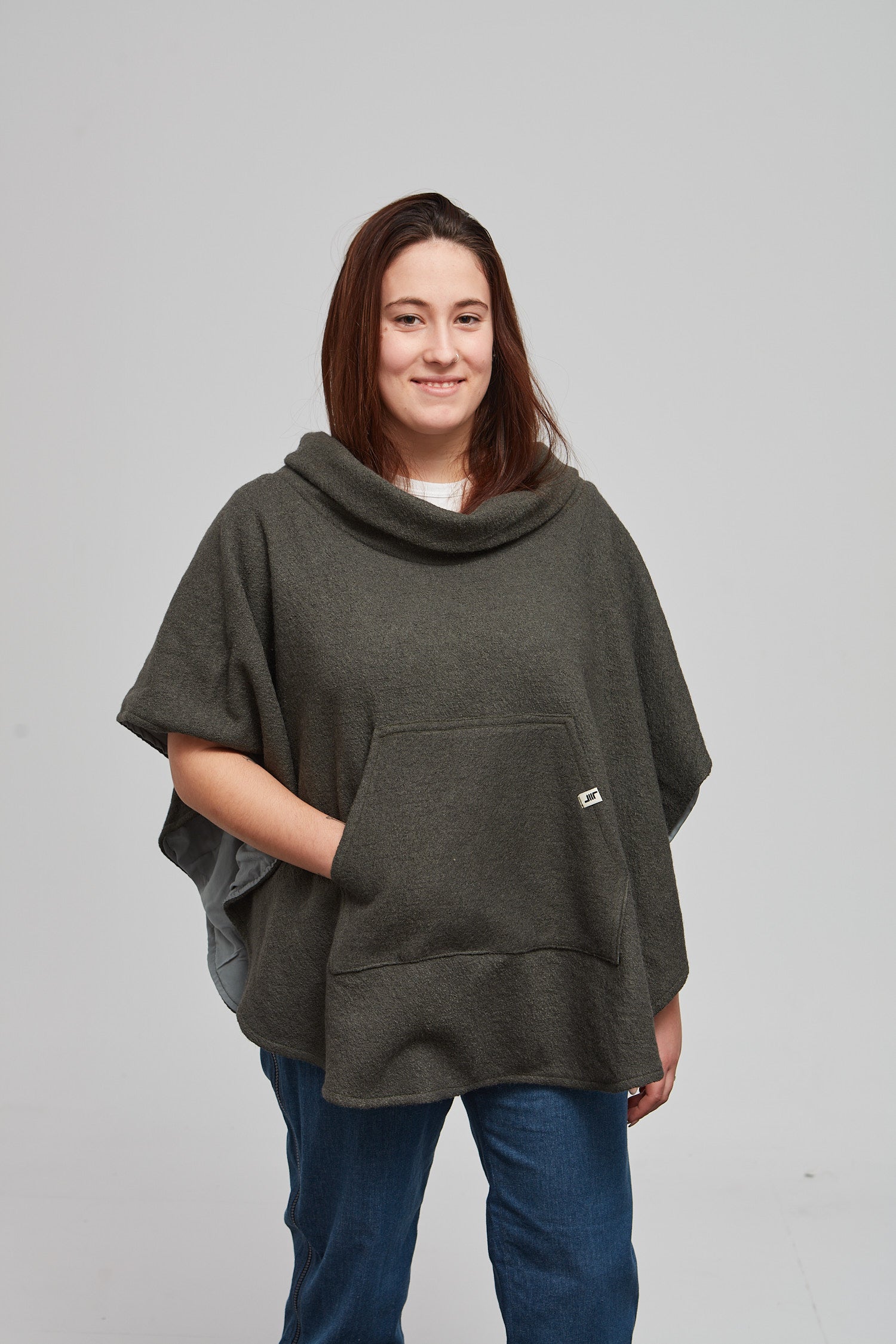 Ropa adaptada Moda adaptada Capa OLIVIA en color verde de lana – FREE ...